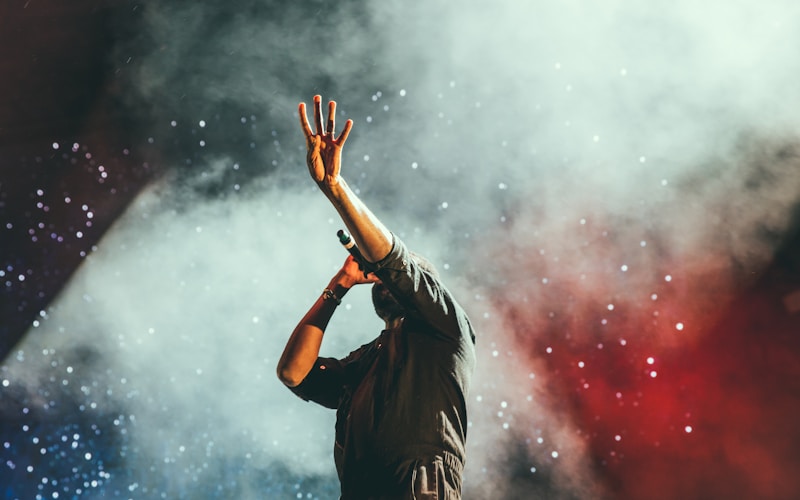 Revolusi Sunyi: Bagaimana TikTok Mengambil Alih Kemudi Industri Musik Global